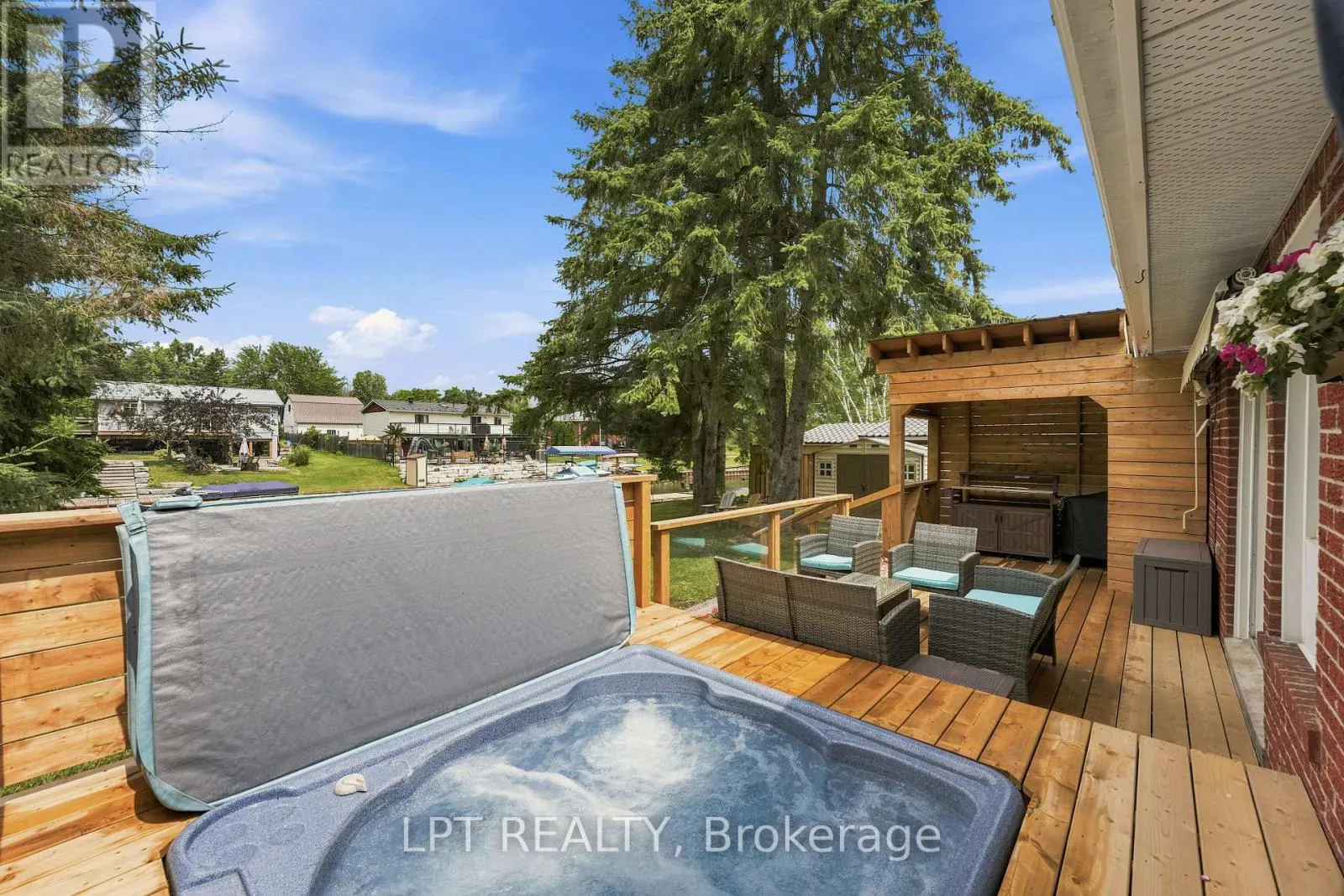 2628 WESTSHORE CRESCENT