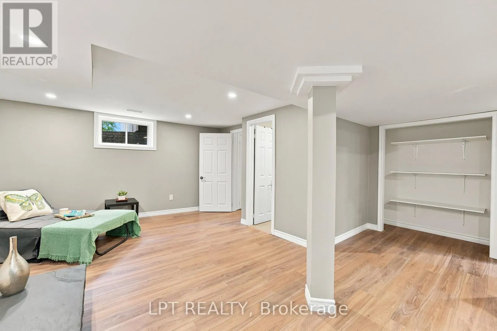 2628 WESTSHORE CRESCENT
