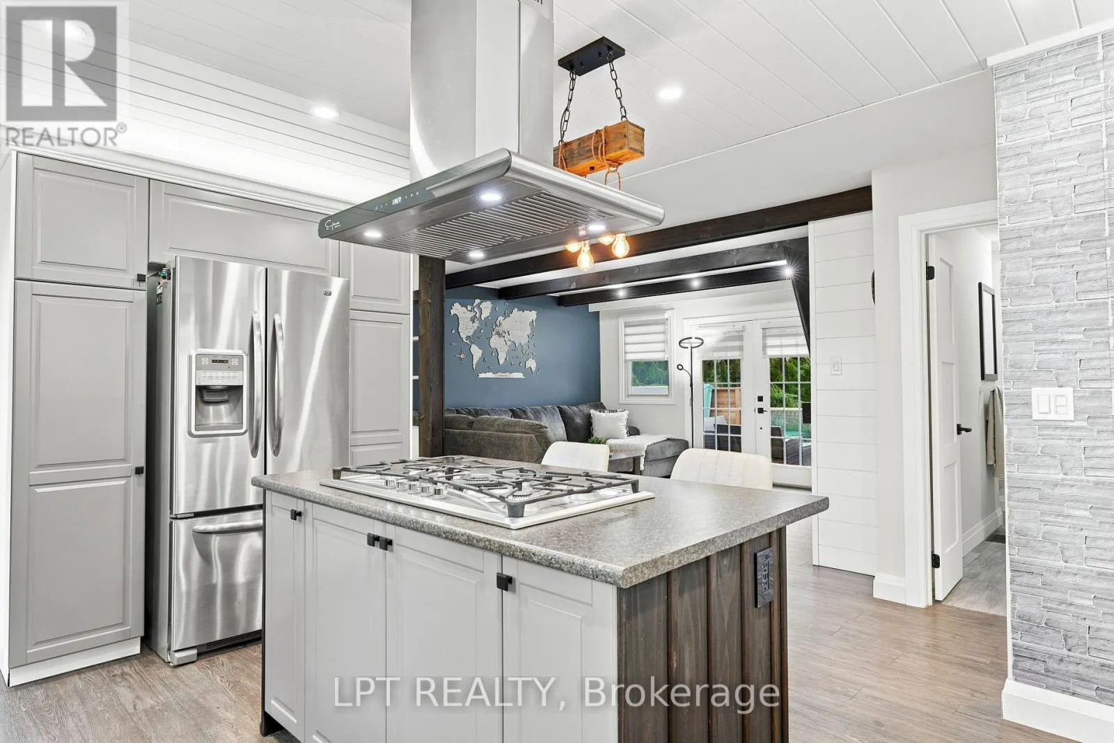 2628 WESTSHORE CRESCENT