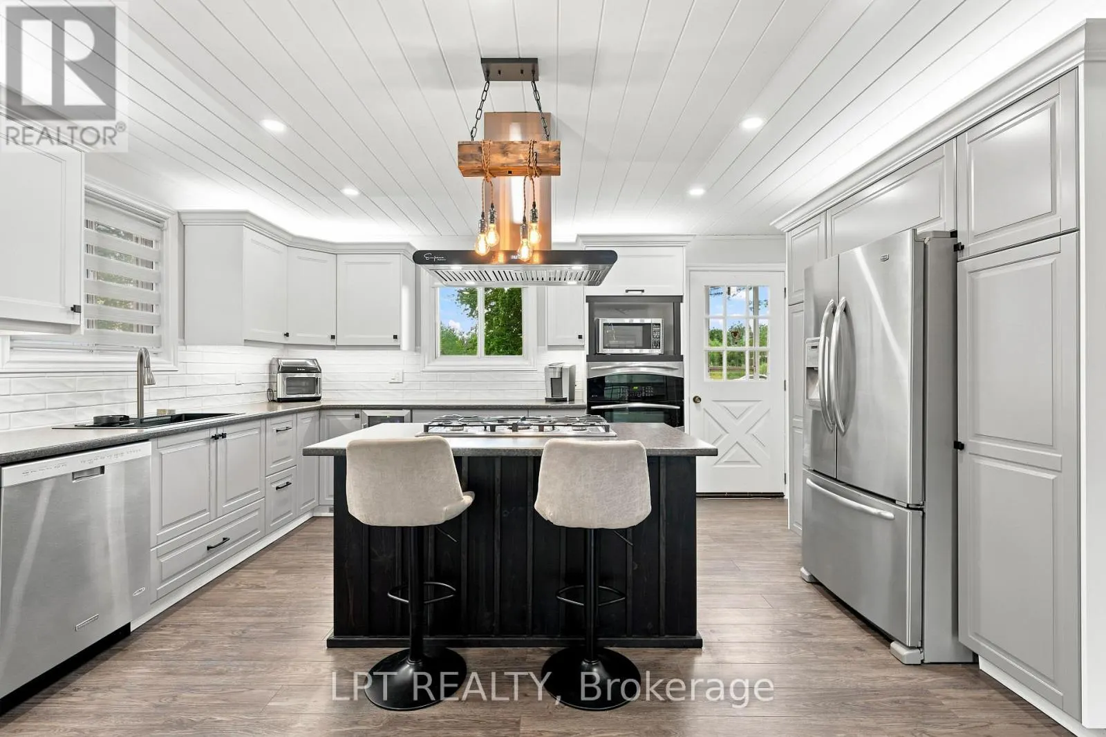2628 WESTSHORE CRESCENT