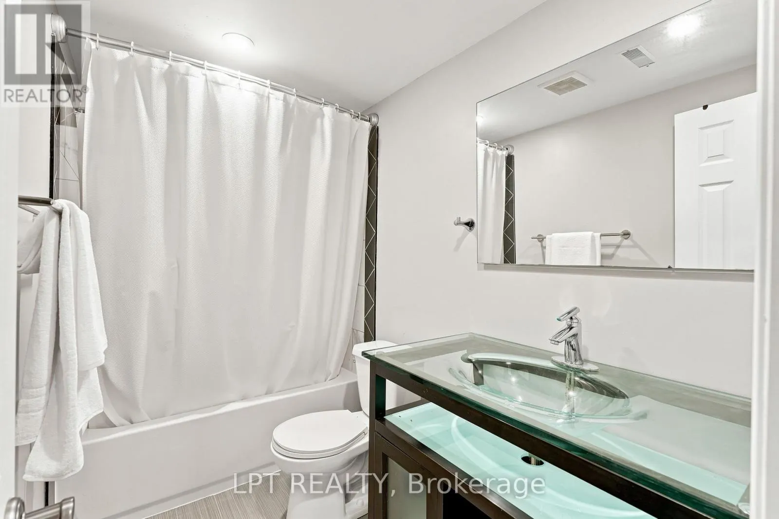 2628 WESTSHORE CRESCENT