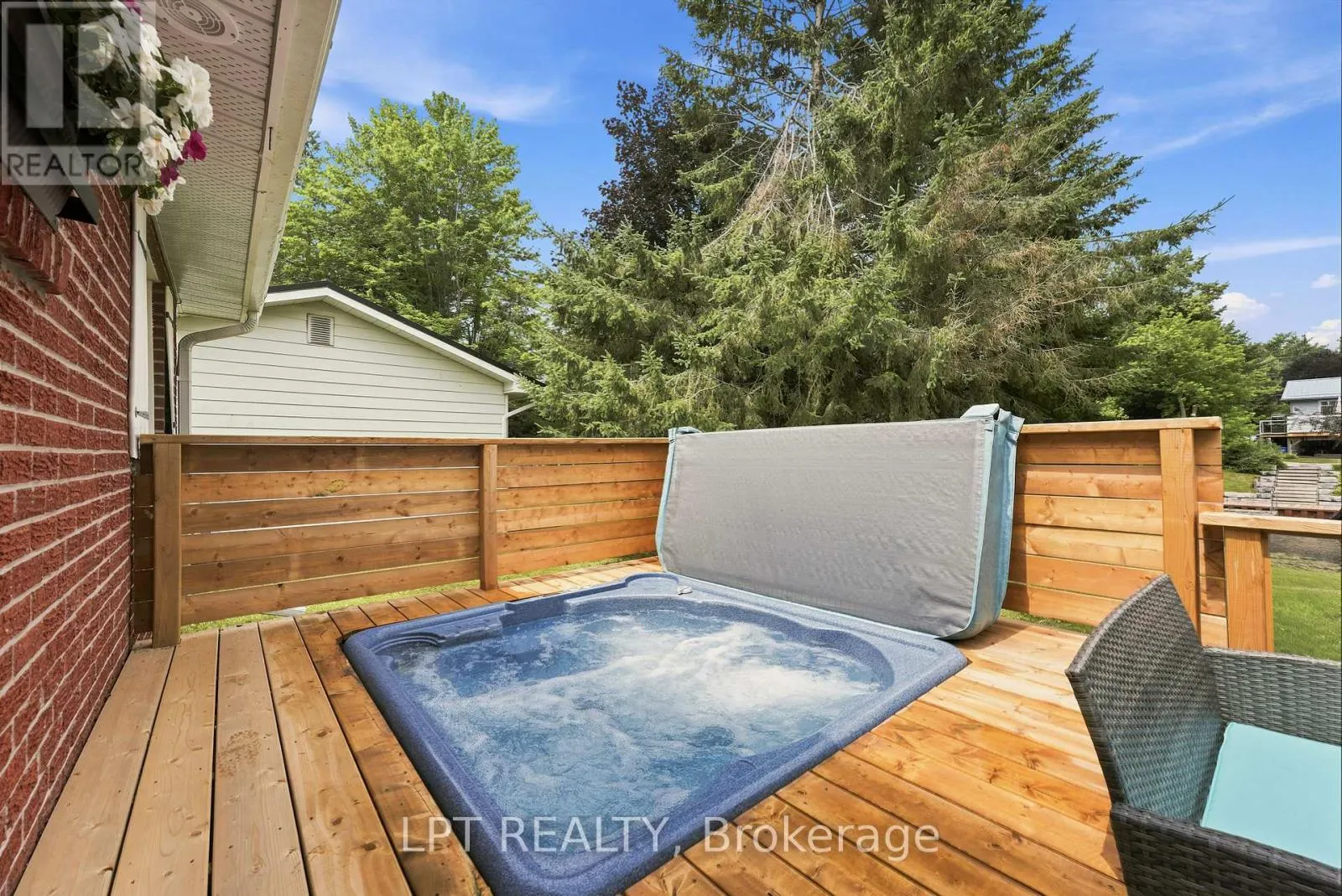 2628 WESTSHORE CRESCENT