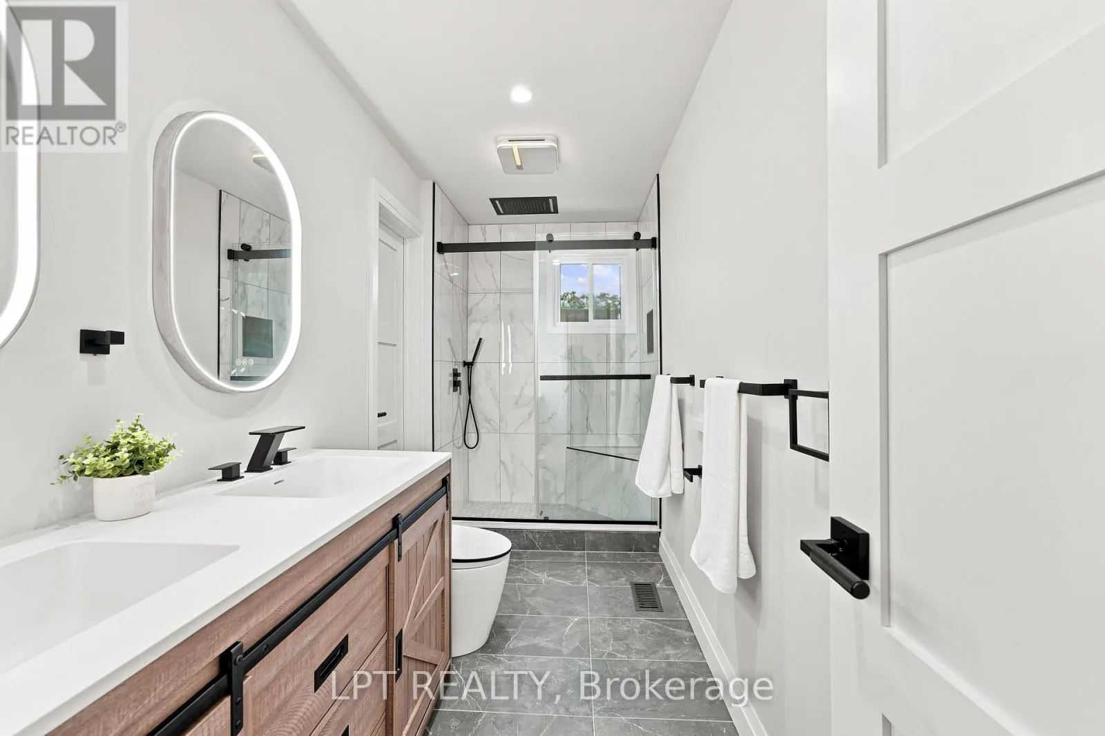 2628 WESTSHORE CRESCENT