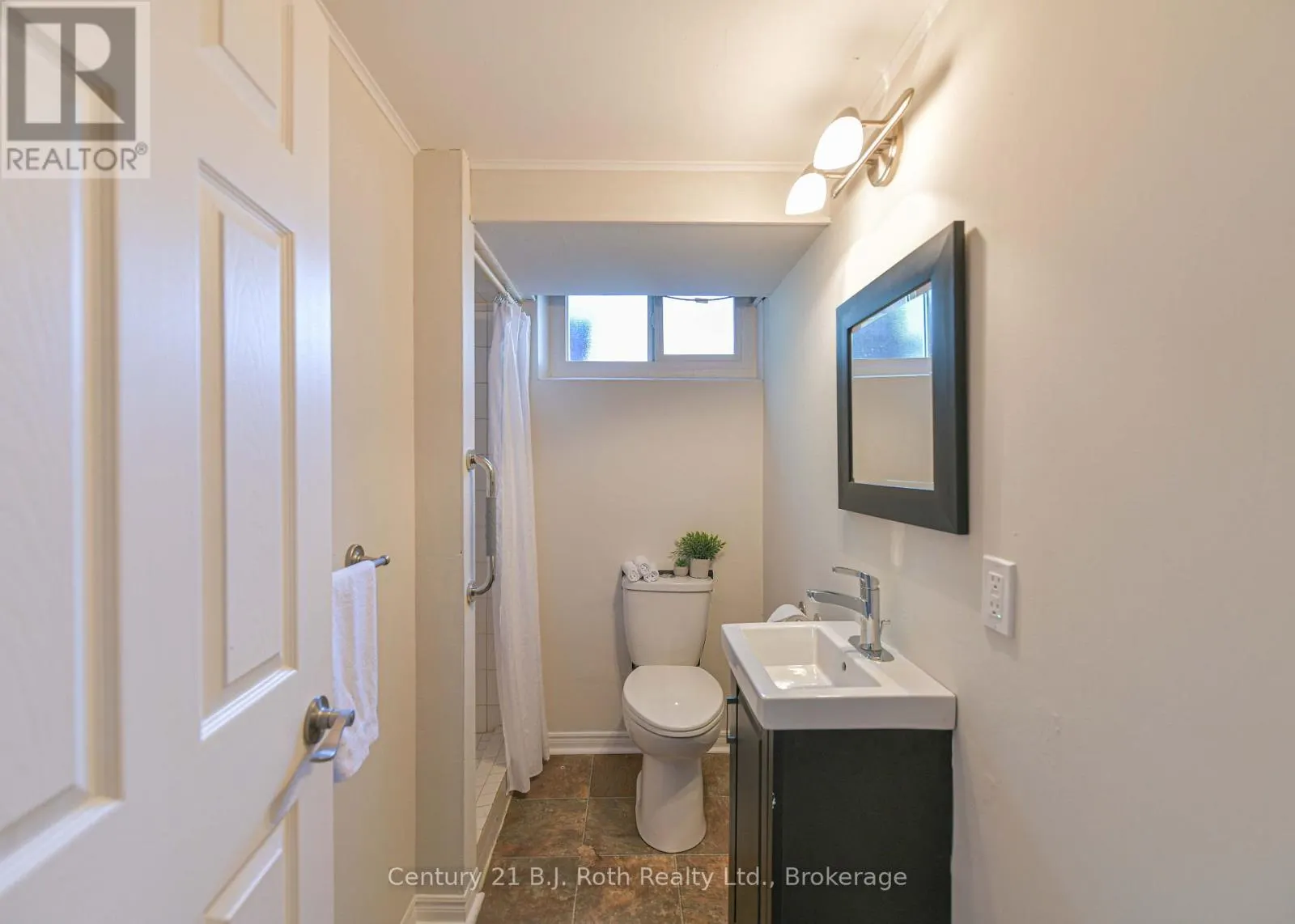 28 BORLAND STREET W