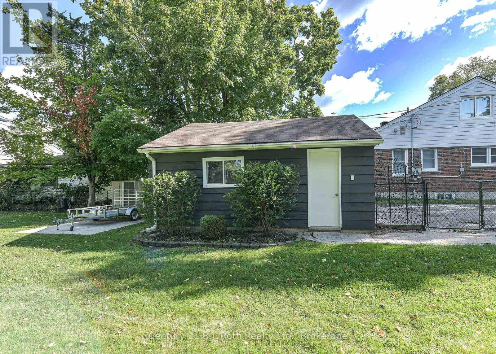 28 BORLAND STREET W