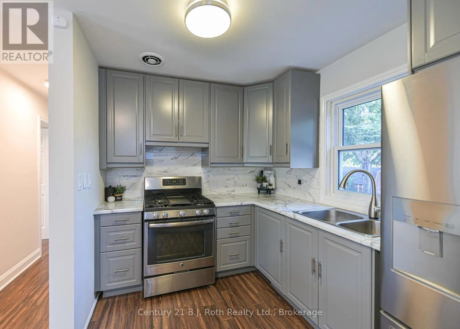 28 BORLAND STREET W