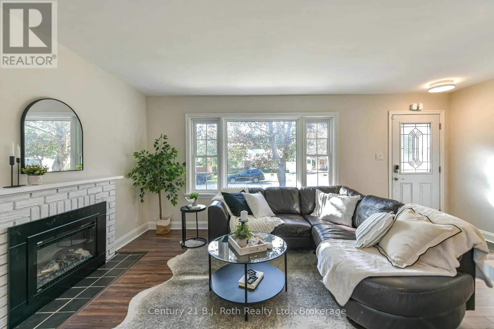 28 BORLAND STREET W