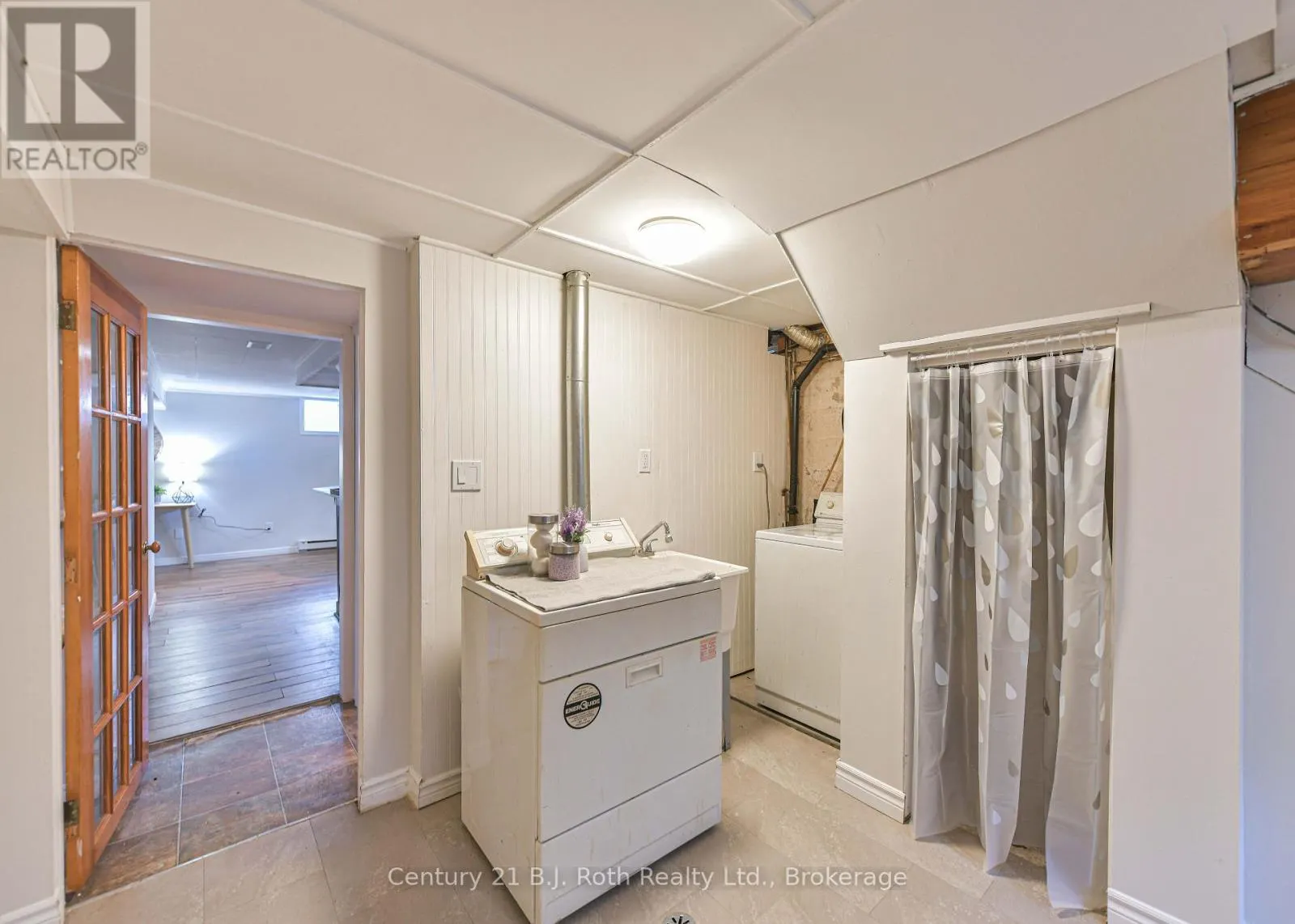 28 BORLAND STREET W