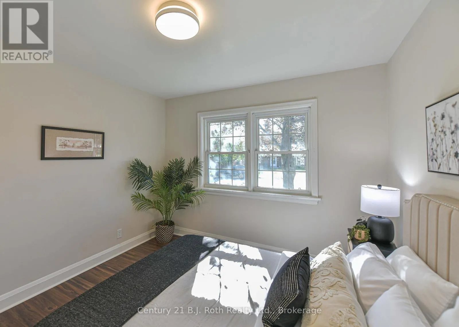 28 BORLAND STREET W