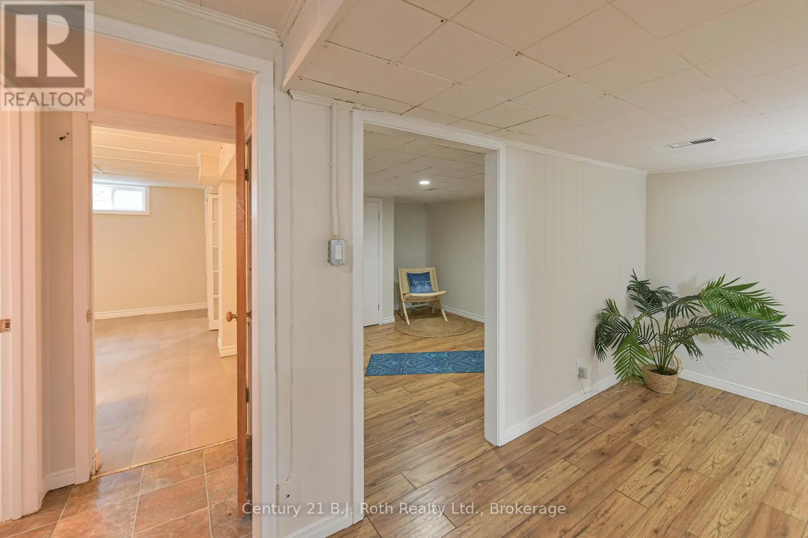 28 BORLAND STREET W