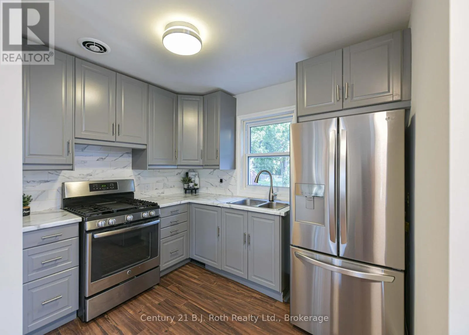 28 BORLAND STREET W