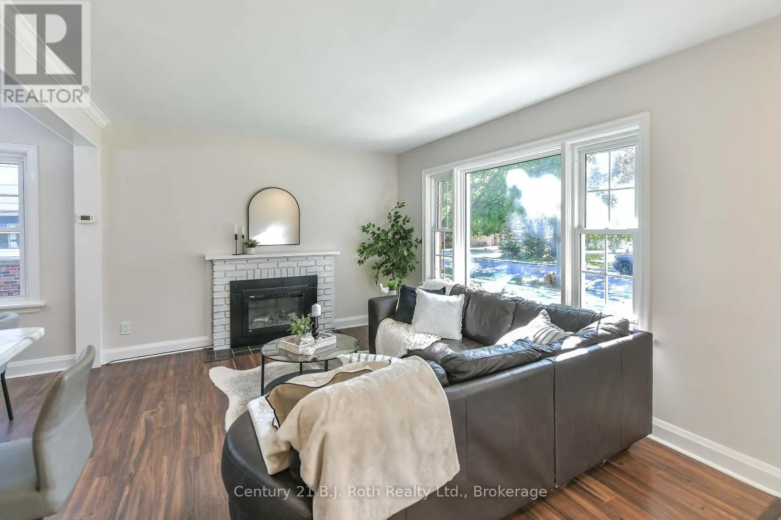 28 BORLAND STREET W