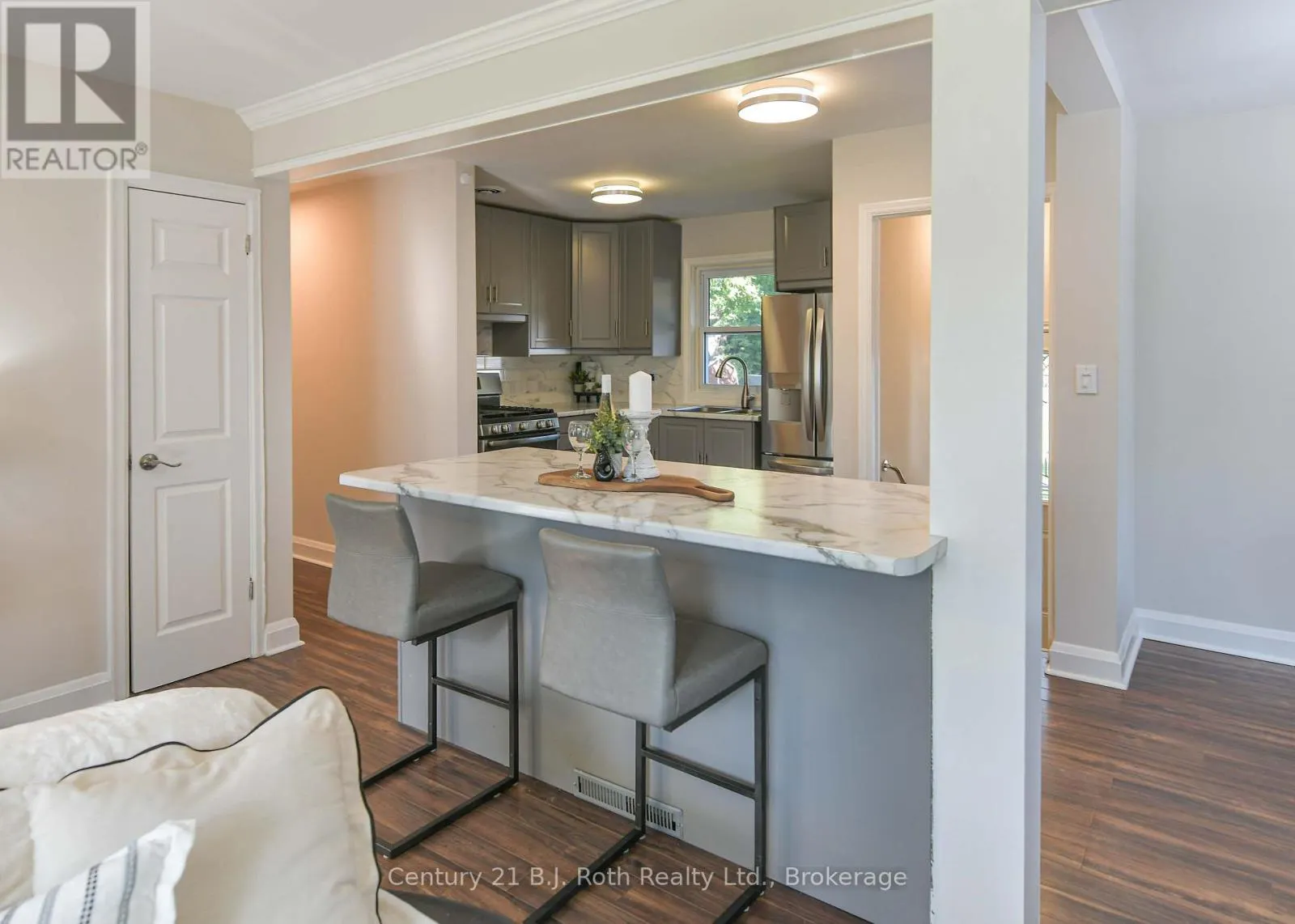 28 BORLAND STREET W
