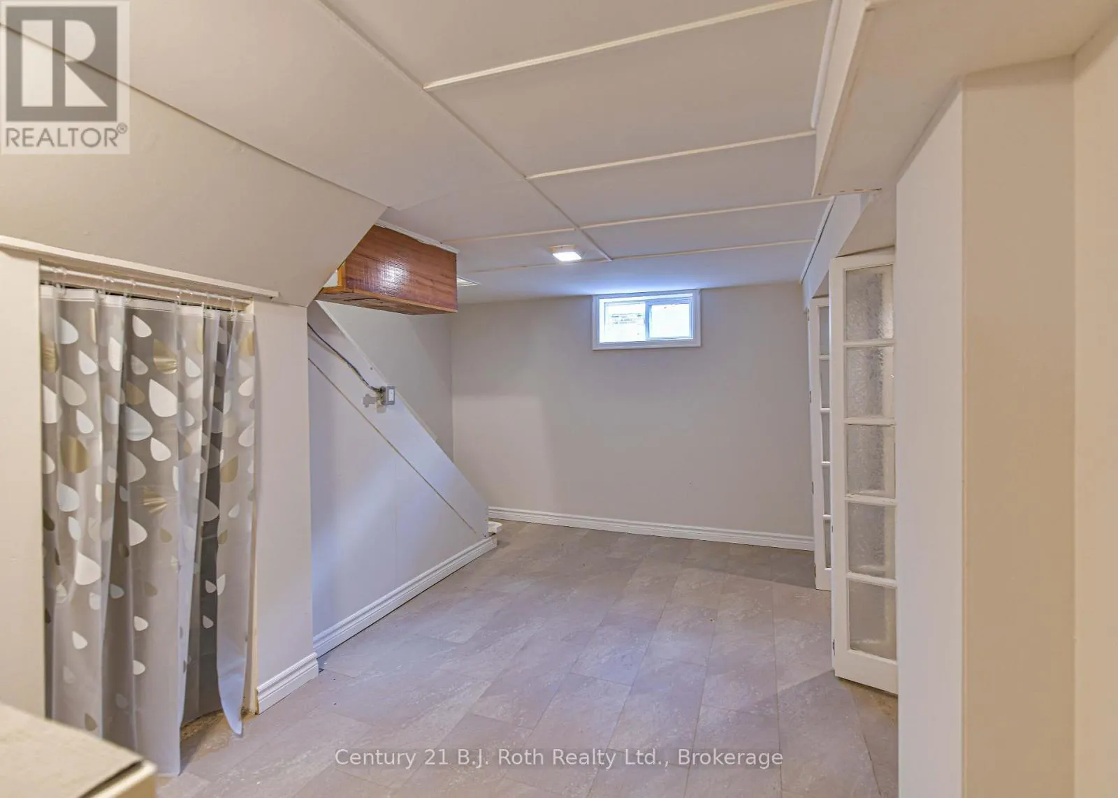 28 BORLAND STREET W