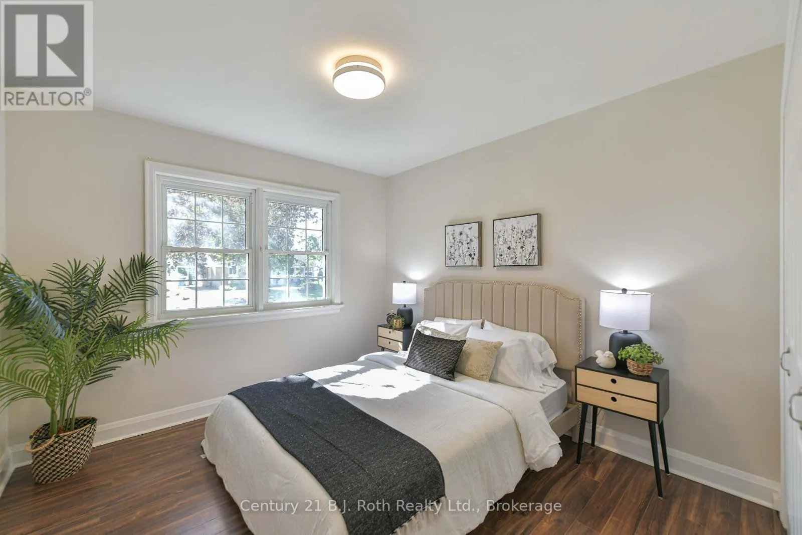 28 BORLAND STREET W