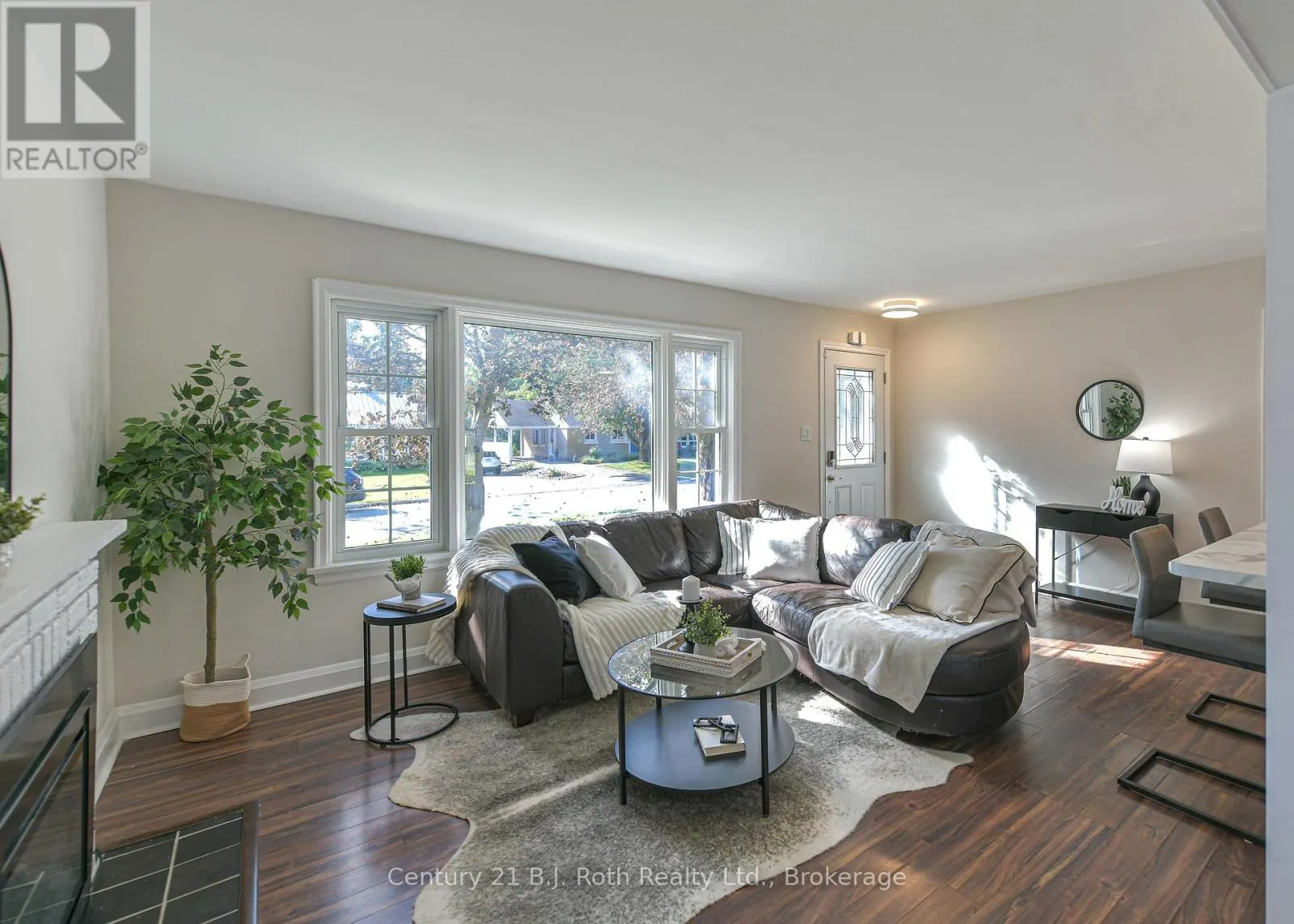 28 BORLAND STREET W