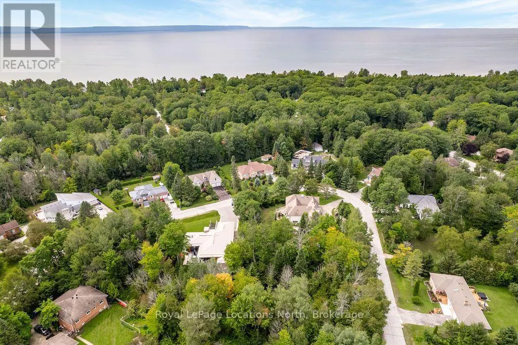 15 BRIDLEWOOD CRESCENT