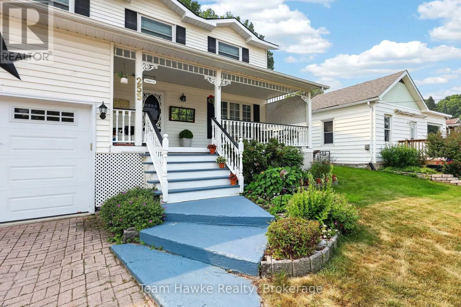 255 HANLY STREET