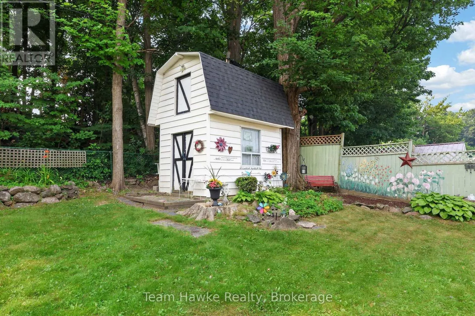 255 HANLY STREET