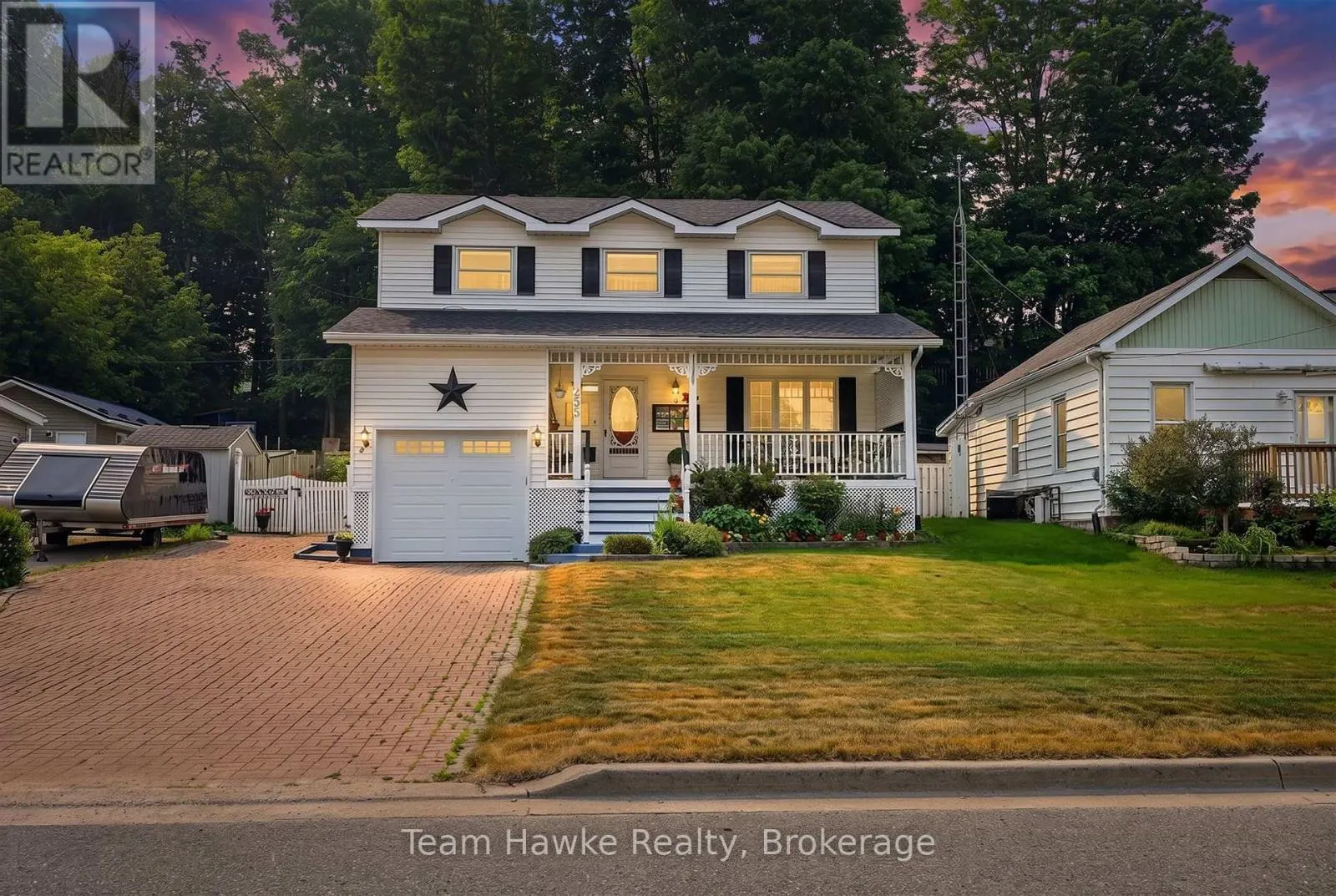 255 HANLY STREET
