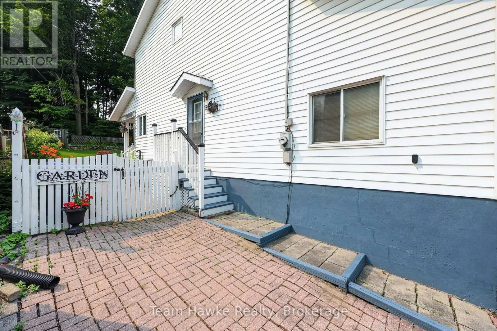 255 HANLY STREET