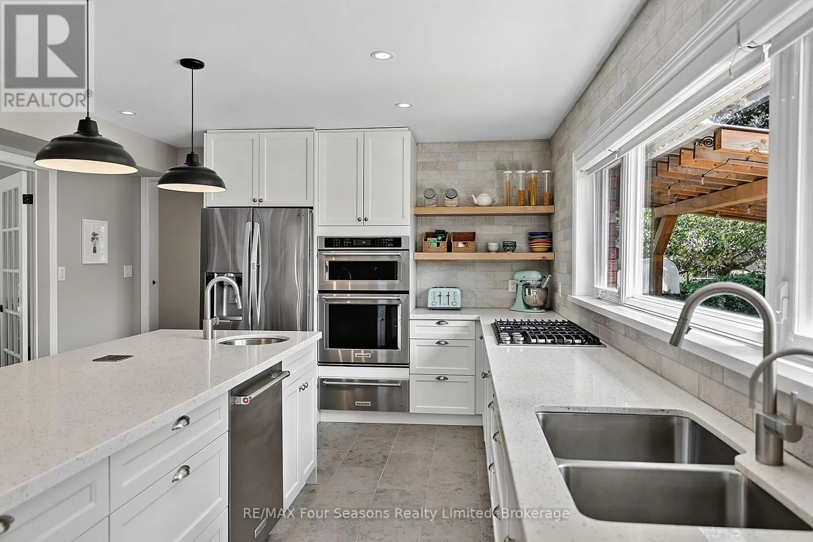 7551 36/37 NOTTAWASAGA SIDE ROAD E