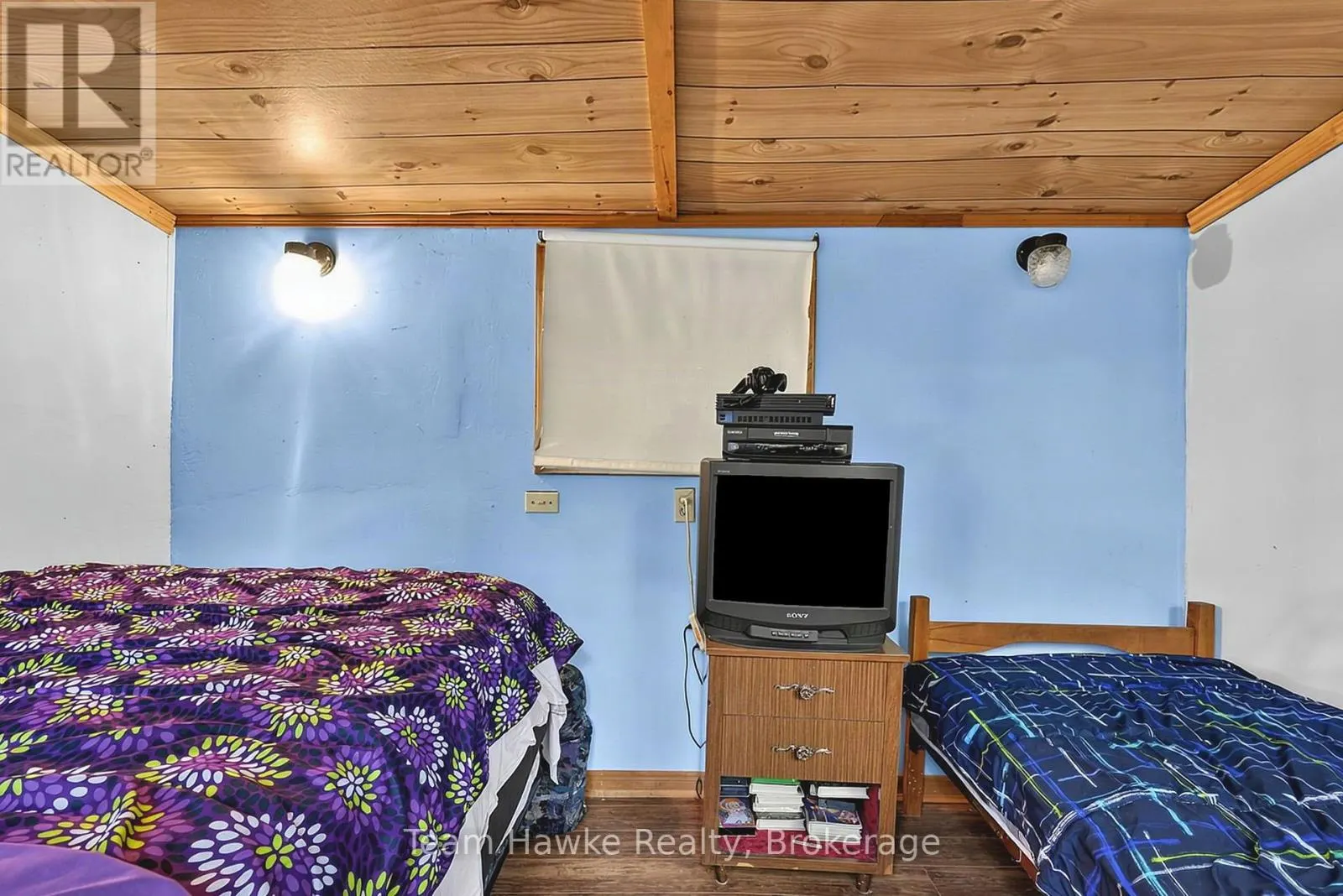 8 FARLAIN LAKE ROAD E