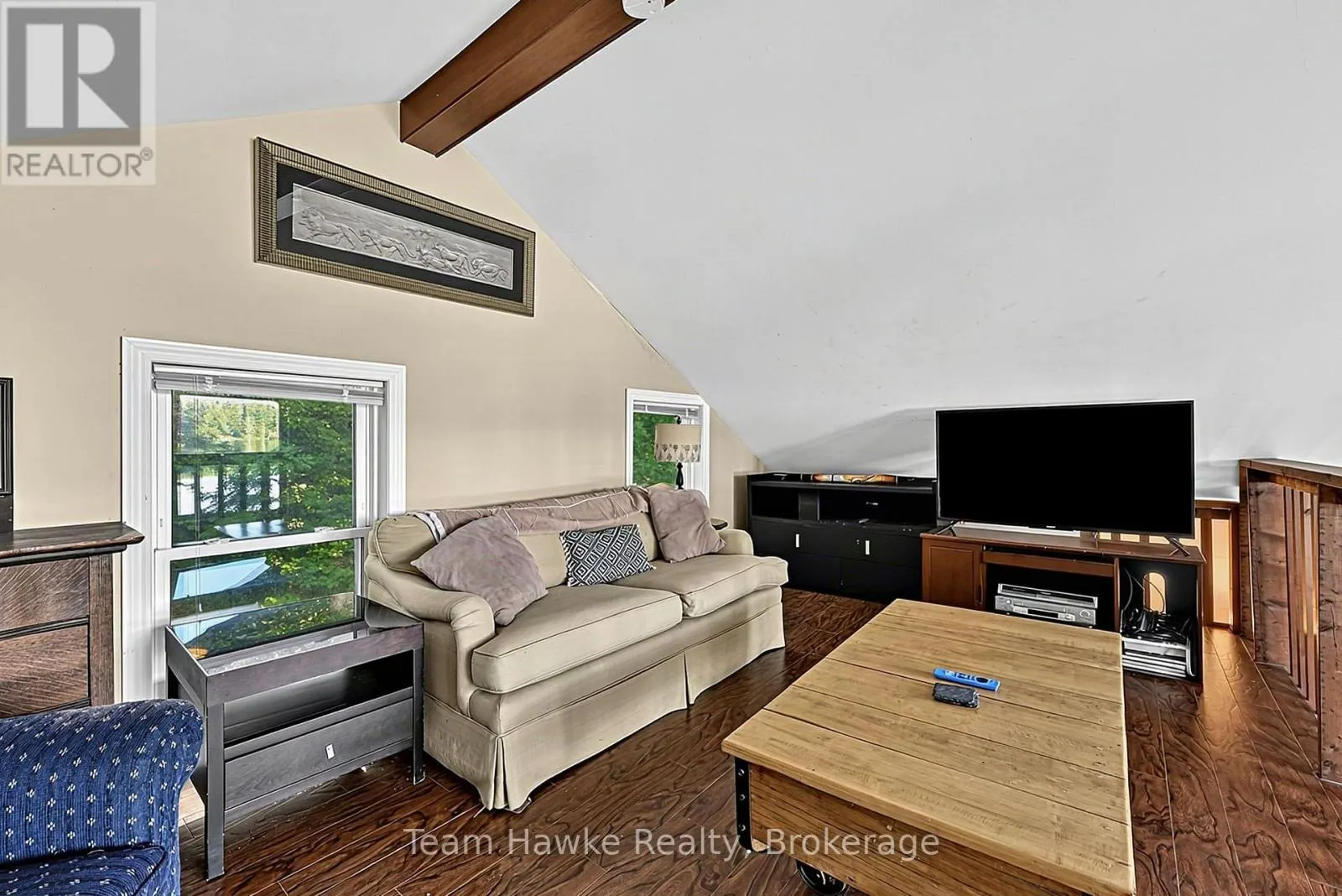 8 FARLAIN LAKE ROAD E