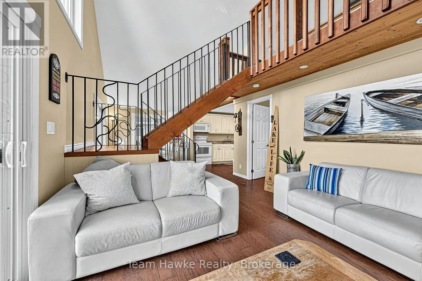 8 FARLAIN LAKE ROAD E