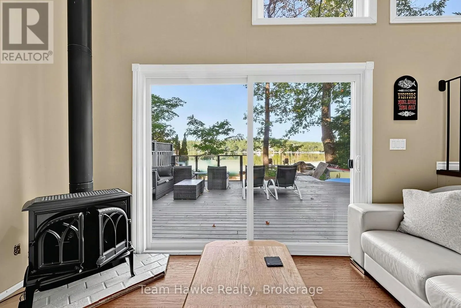 8 FARLAIN LAKE ROAD E