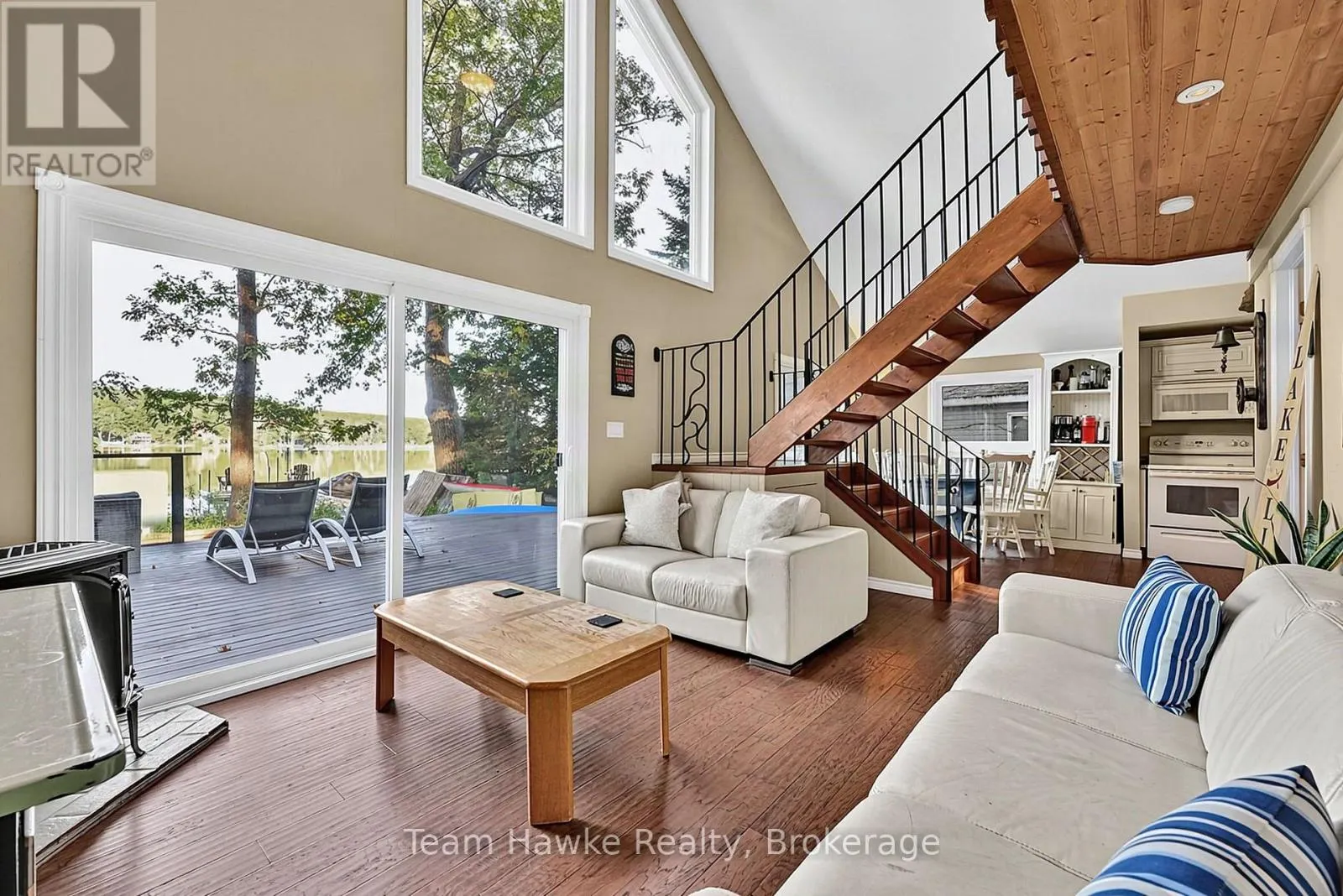 8 FARLAIN LAKE ROAD E
