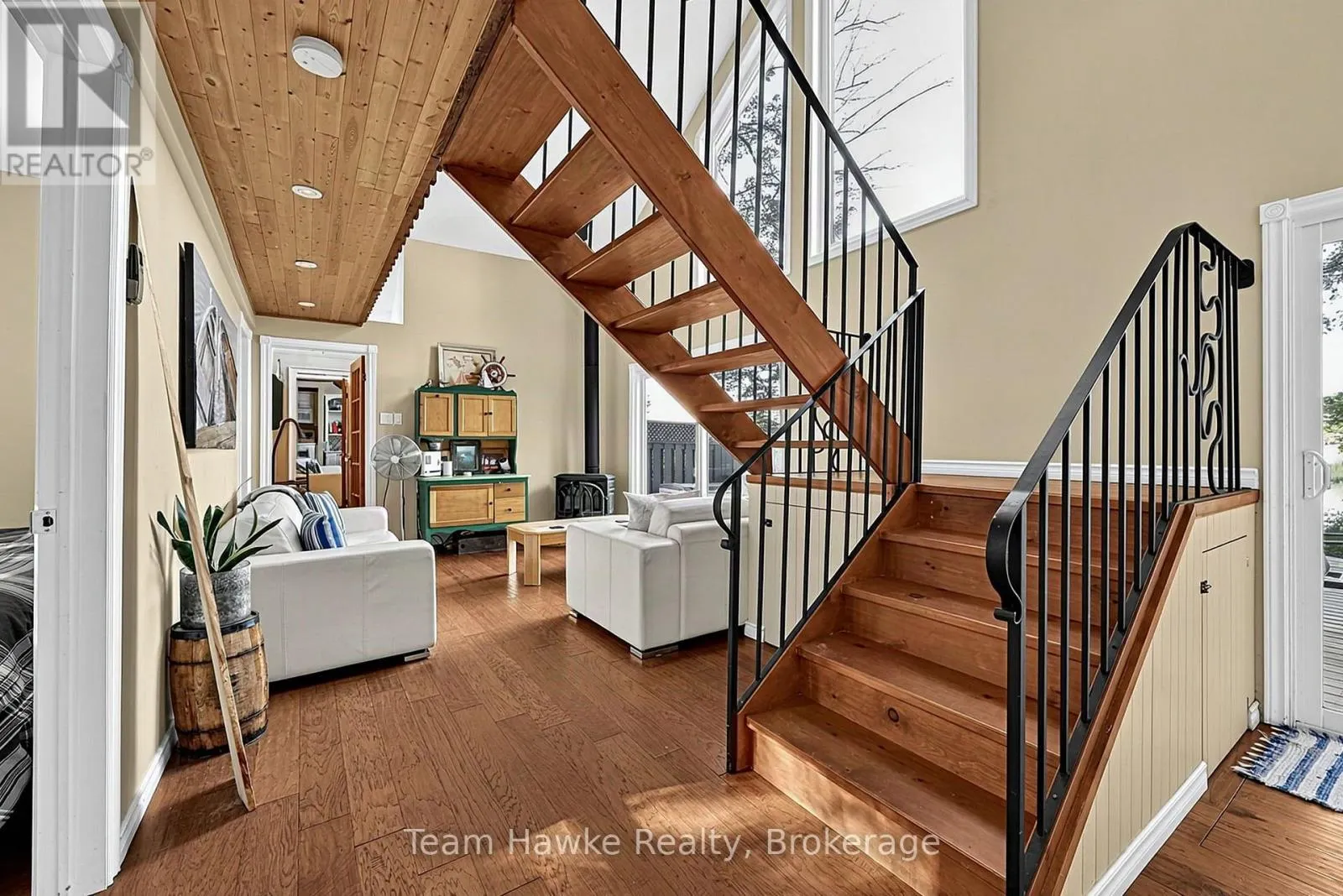 8 FARLAIN LAKE ROAD E