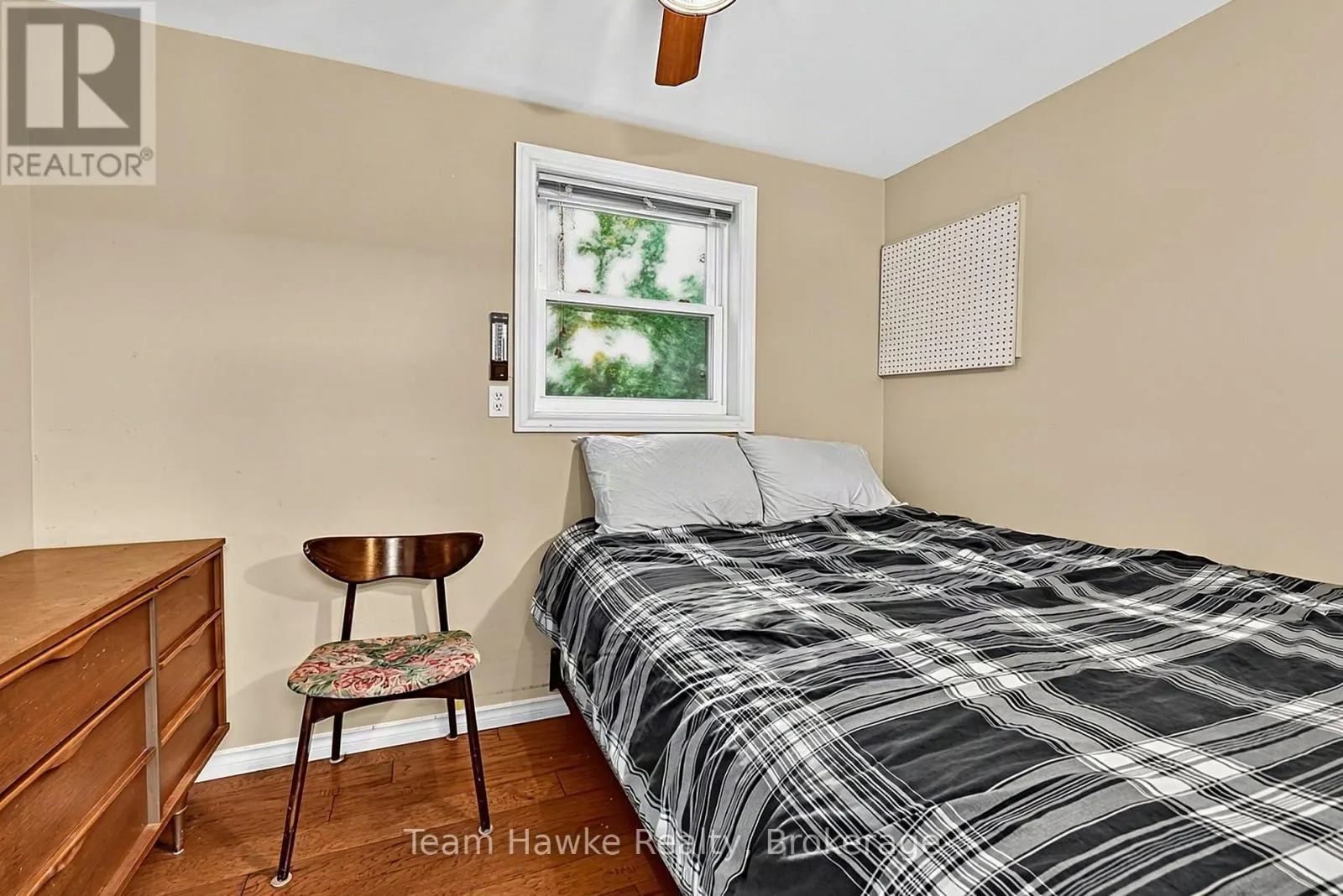 8 FARLAIN LAKE ROAD E