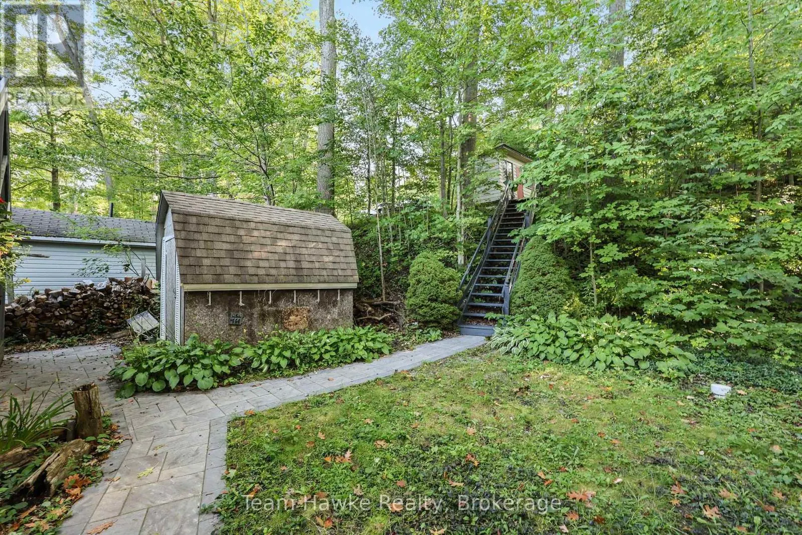 8 FARLAIN LAKE ROAD E