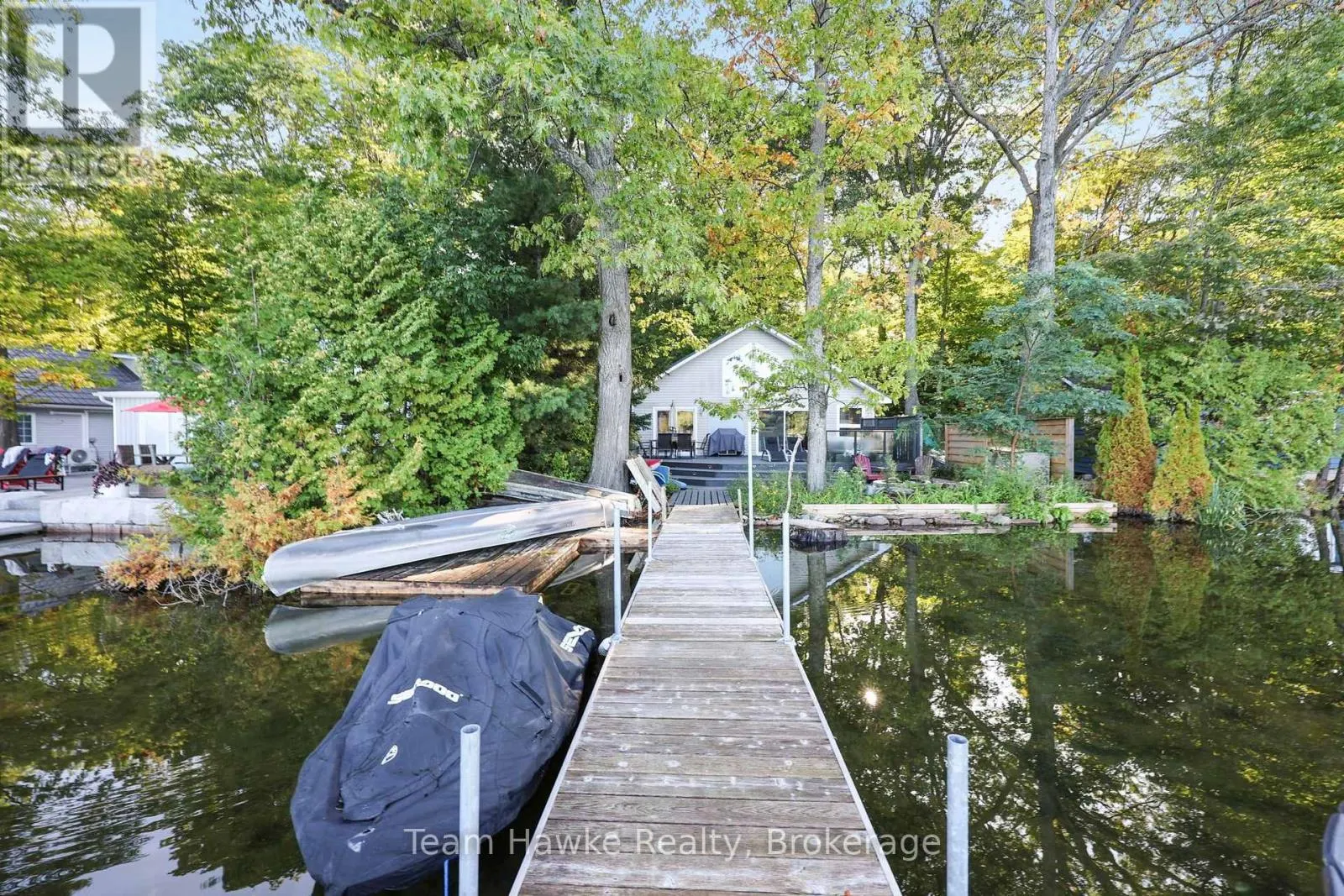 8 FARLAIN LAKE ROAD E