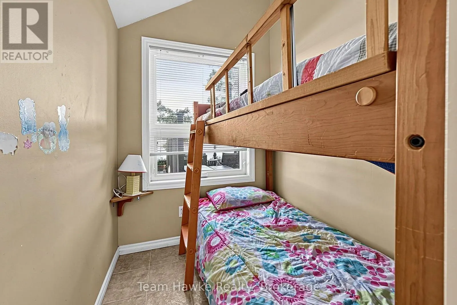 8 FARLAIN LAKE ROAD E