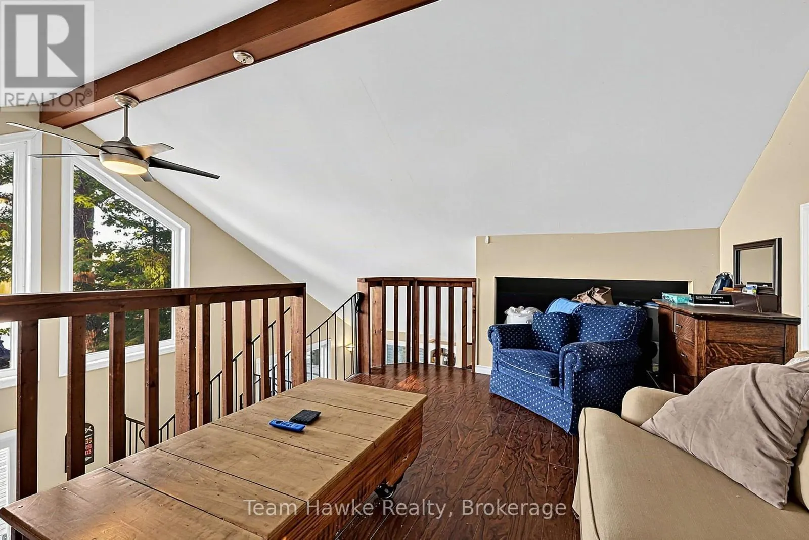 8 FARLAIN LAKE ROAD E