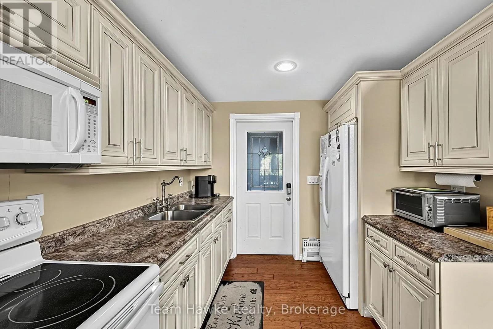 8 FARLAIN LAKE ROAD E