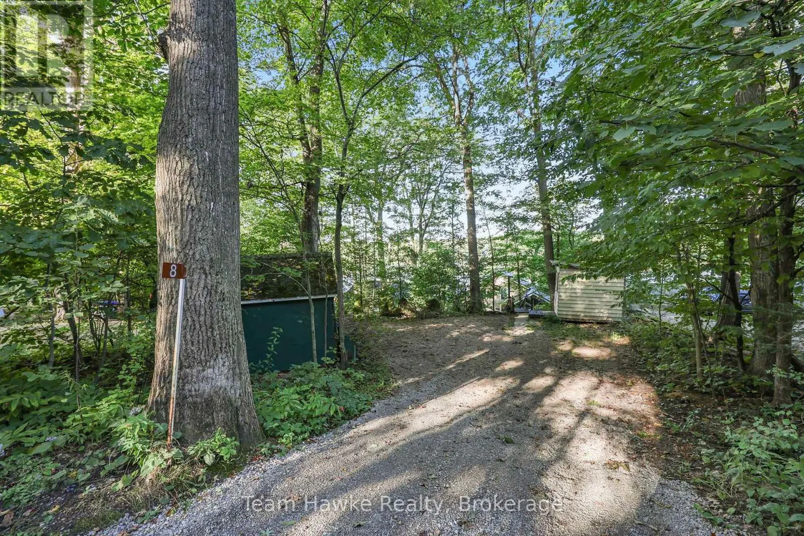 8 FARLAIN LAKE ROAD E