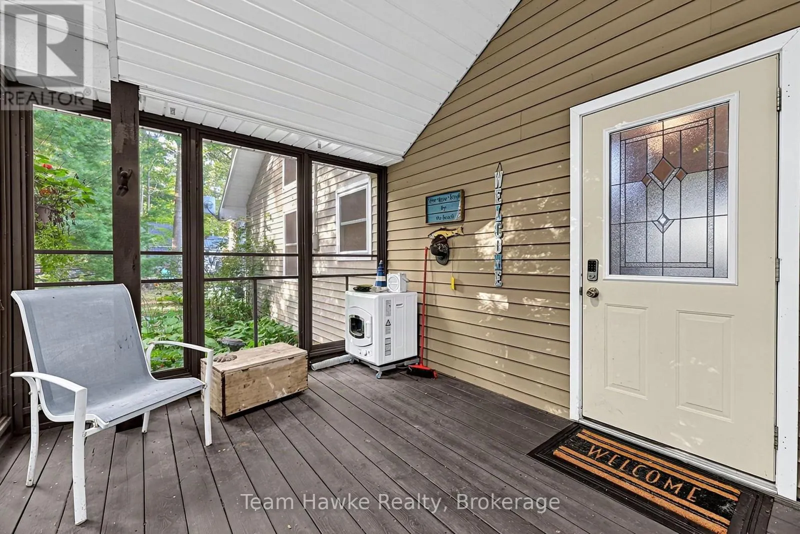 8 FARLAIN LAKE ROAD E