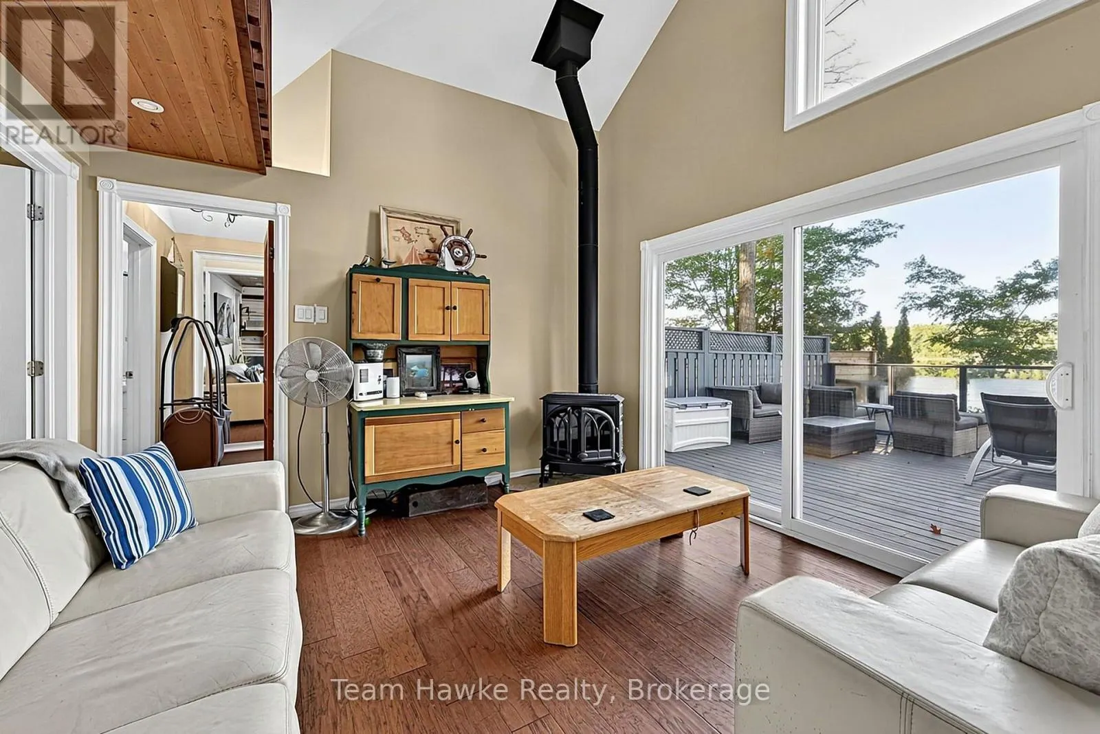 8 FARLAIN LAKE ROAD E