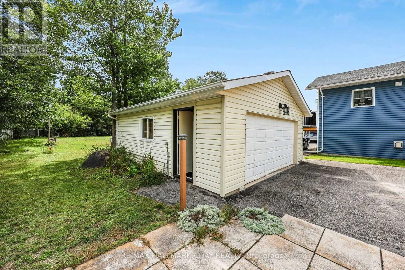 1475 RIVER ROAD W