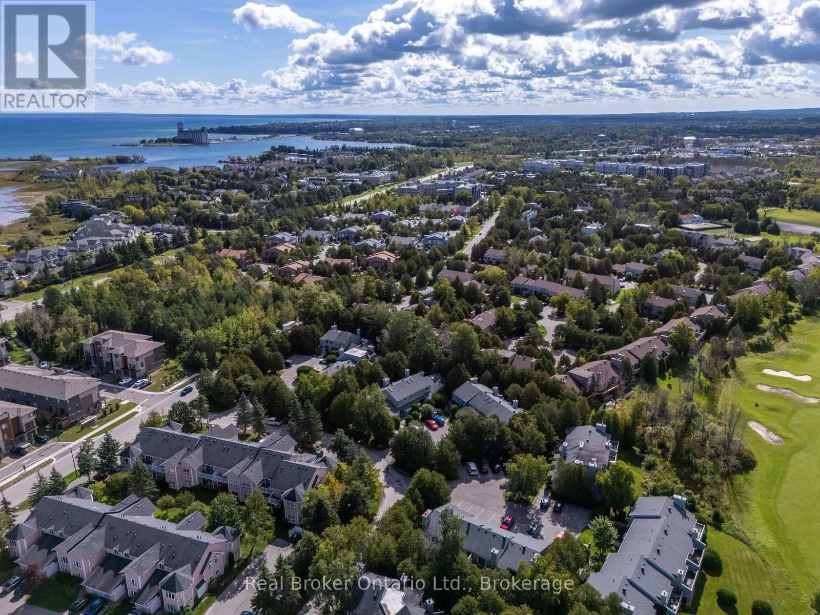 31 - 127 FAIRWAY CRESCENT #31