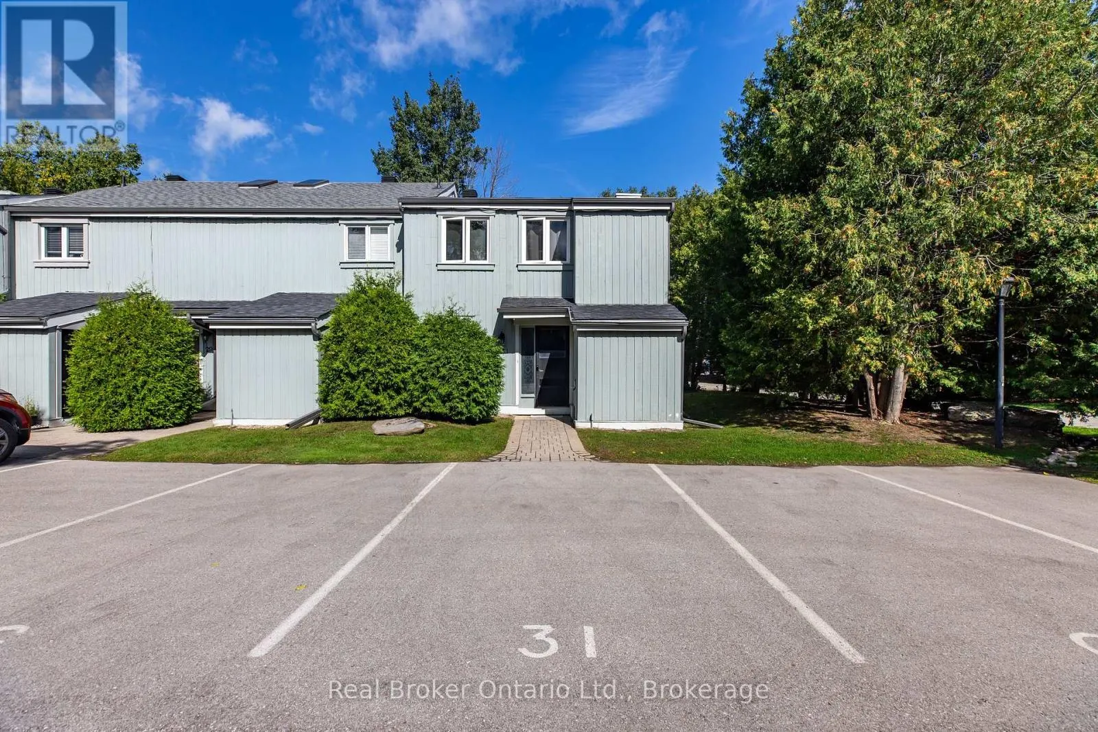 31 - 127 FAIRWAY CRESCENT #31