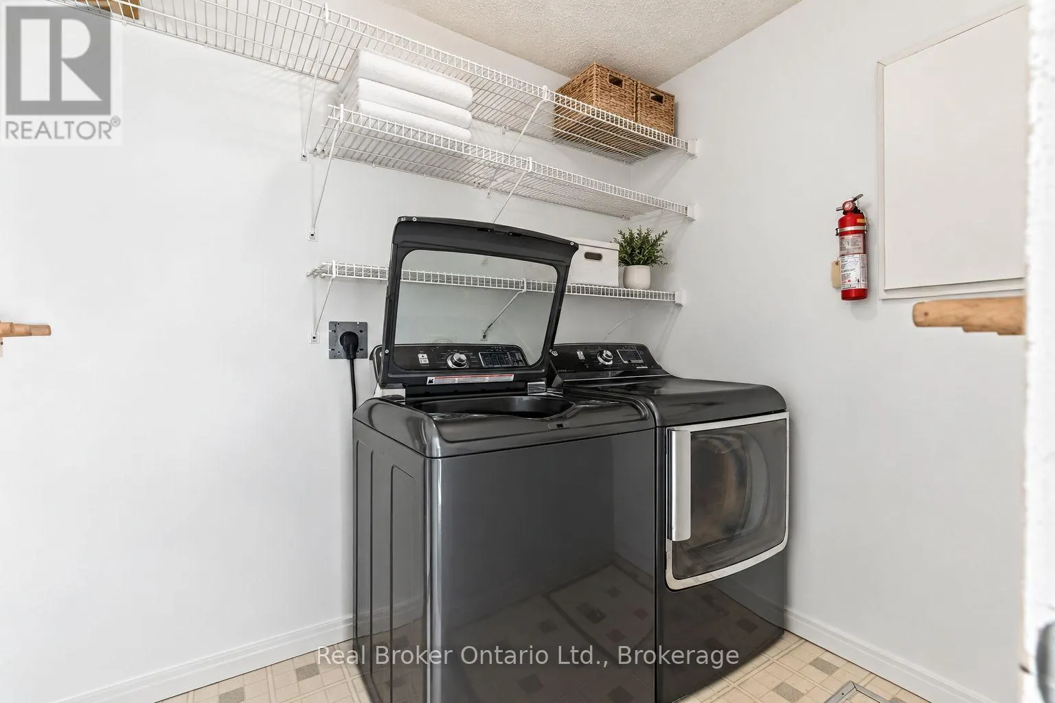 31 - 127 FAIRWAY CRESCENT #31