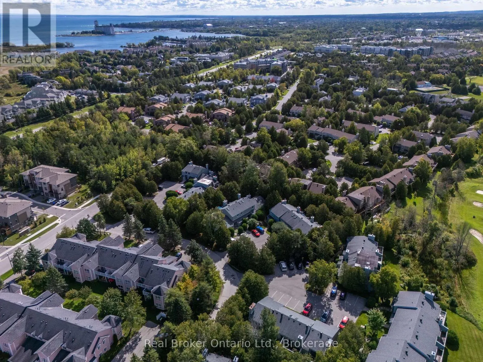 31 - 127 FAIRWAY CRESCENT #31
