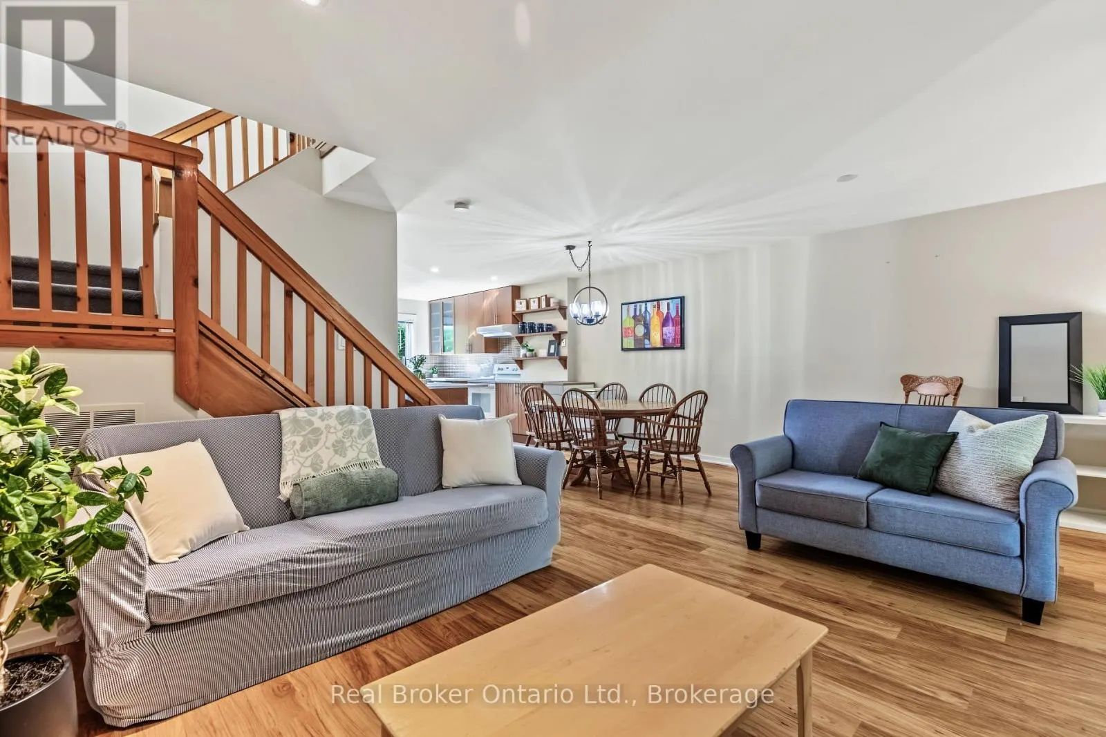 31 - 127 FAIRWAY CRESCENT #31