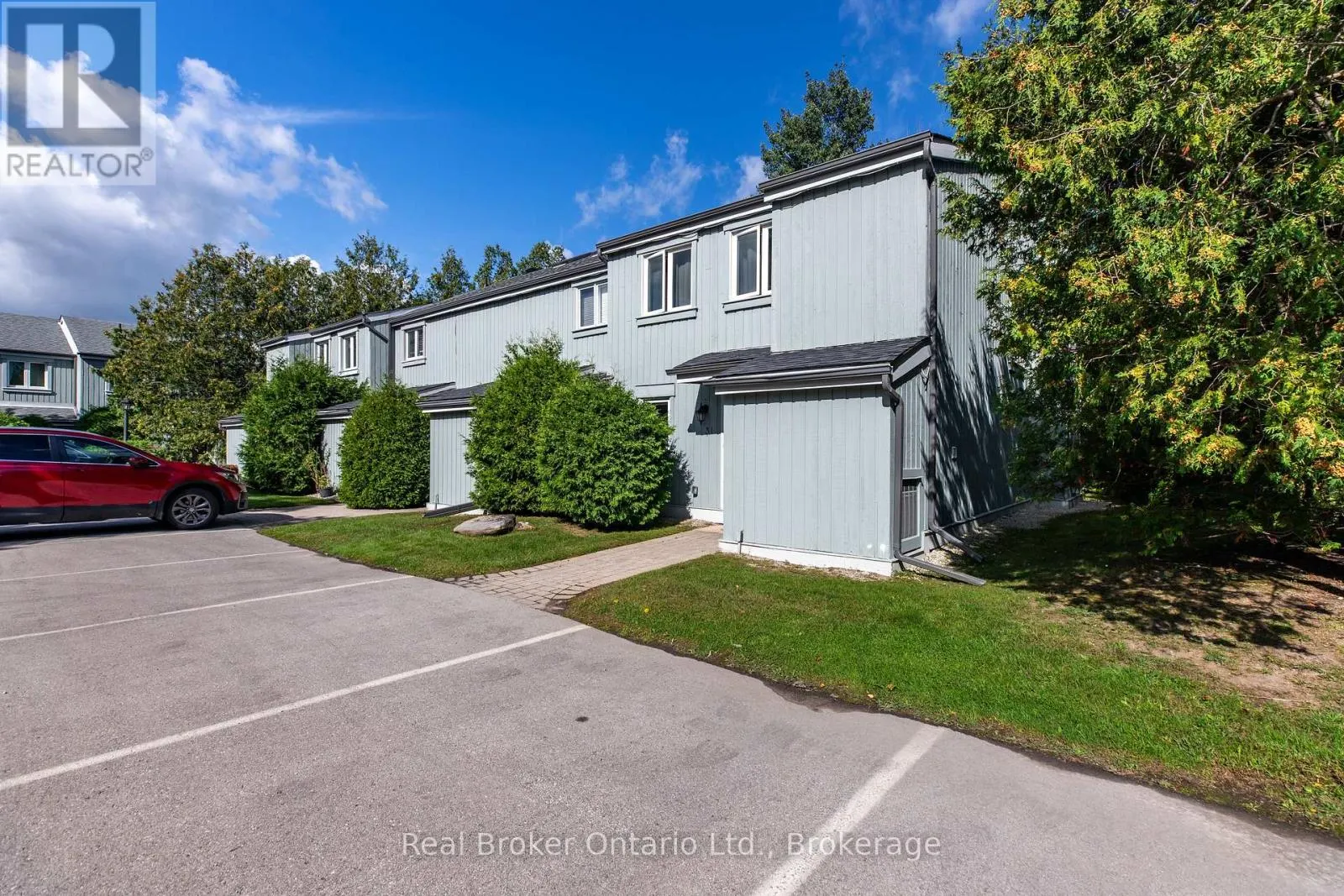 31 - 127 FAIRWAY CRESCENT #31
