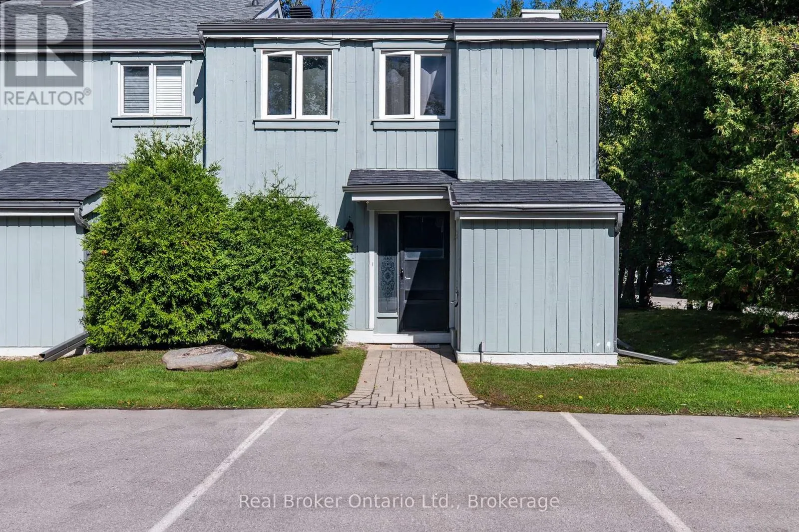 31 - 127 FAIRWAY CRESCENT #31