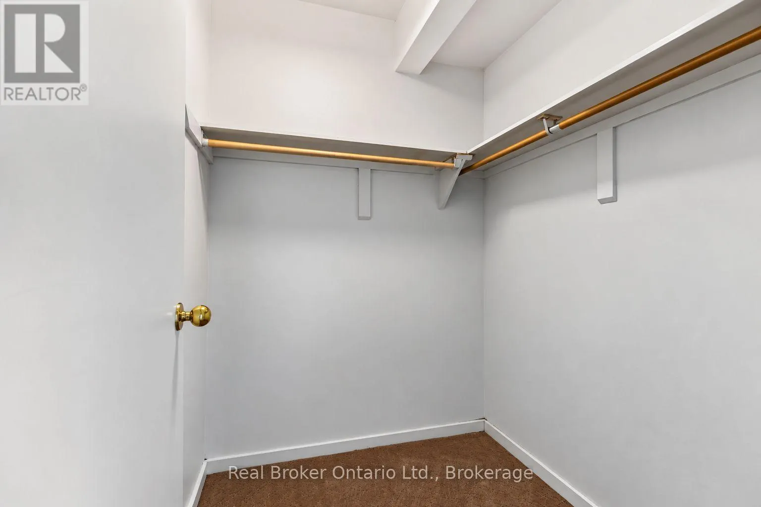 31 - 127 FAIRWAY CRESCENT #31